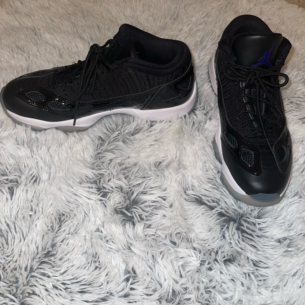 Barely worn Jordan 11 Low Top Sneakers